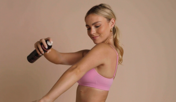 How to Use a Self Tan Setting Spray for a Matte, Transfer-Free Tan