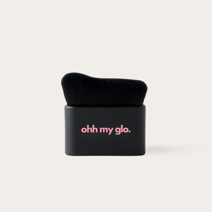 Ohh My Glo Deluxe Blending Brush product image on beige background